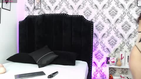 Saara Brown online show from 02.06.25