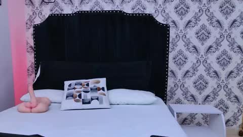 Saara Brown online show from 10.17.25