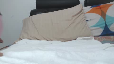 saaramiller     online show from 01.27.25