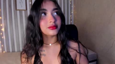 Snapshot of sabrinahims_ chatting on 02.11.25 mariana online show from 02.11.25