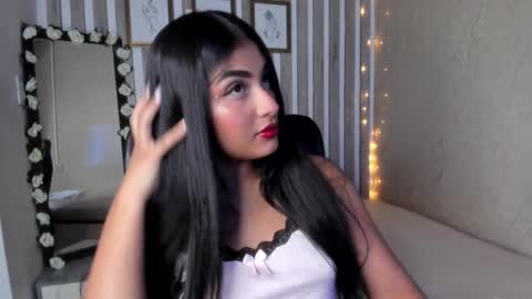 Snapshot of sabrinahims_ chatting on 03.08.25 mariana online show from 03.08.25