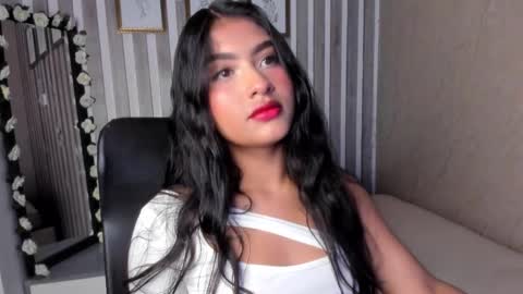 Snapshot of sabrinahims_ chatting on 03.11.25 mariana online show from 03.11.25