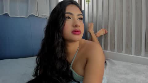 Snapshot of sabrinahims_ chatting on 09.29.25 mariana online show from 09.29.25