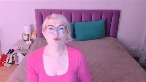 Sabrina MacMarren online show from 11.05.25