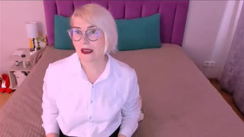 Sabrina MacMarren online show from 11.18.25