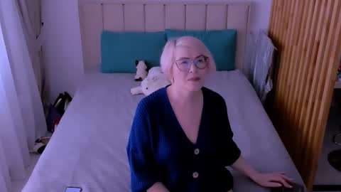 Sabrina MacMarren online show from 03.10.26