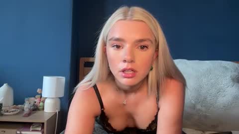 Snapshot of sabrinamasson chatting on 09.17.25 sabrina online show from 09.17.25