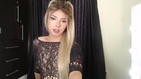 Snapshot of sabrinatshot chatting on 05.23.26 sabrinatshot online show from 05.23.26