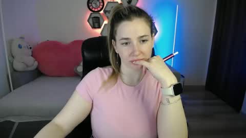 Snapshot of sabrinviolet chatting on 06.21.26 Sabrina Violet online show from 06.21.26