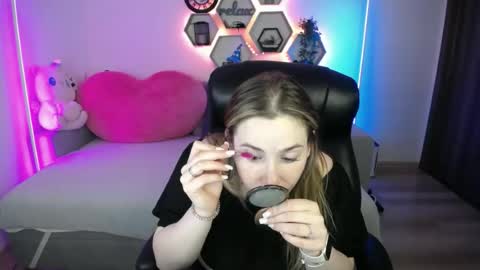 Snapshot of sabrinviolet chatting on 06.23.26 Sabrina Violet online show from 06.23.26