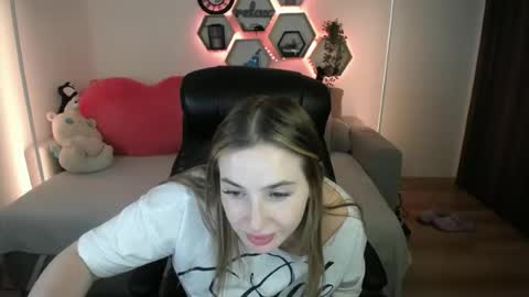 Snapshot of sabrinviolet chatting on 07.14.26 Sabrina Violet online show from 07.14.26