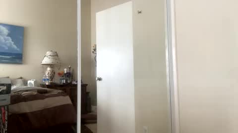 Snapshot of sackskincreamer chatting on 02.15.25 R online show from 02.15.25