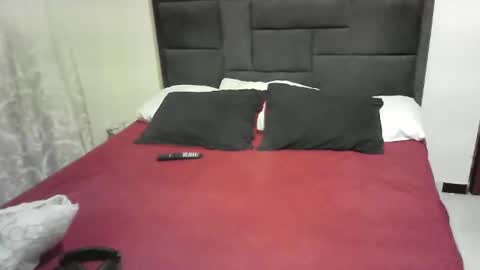 sacrletardiente online show from 01.05.25