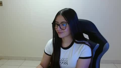 Snapshot of sahaliefox_ chatting on 06.22.26 Sahaliefox online show from 06.22.26