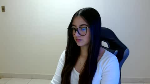 Snapshot of sahaliefox_ chatting on 06.24.26 Sahaliefox online show from 06.24.26