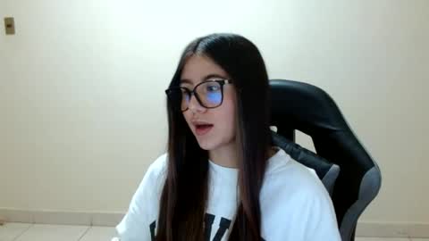 Snapshot of sahaliefox_ chatting on 06.24.26 Sahaliefox online show from 06.24.26