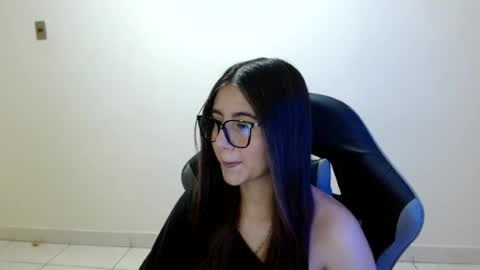 Snapshot of sahaliefox_ chatting on 06.25.26 Sahaliefox online show from 06.25.26