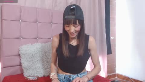 Sakura Skinny online show from 12.11.24