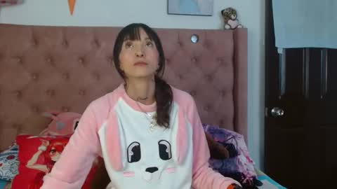 Sakura Skinny online show from 03.05.25