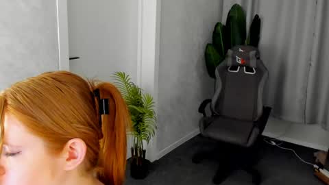Snapshot of sally_ange1 chatting on 04.19.26 Sally online show from 04.19.26