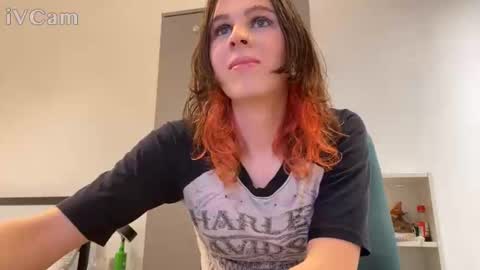 Snapshot of sally_vae chatting on 04.21.26 Sally Vae online show from 04.21.26