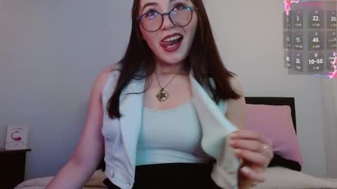 Snapshot of salma_tori chatting on 12.15.25 salma_tori online show from 12.15.25