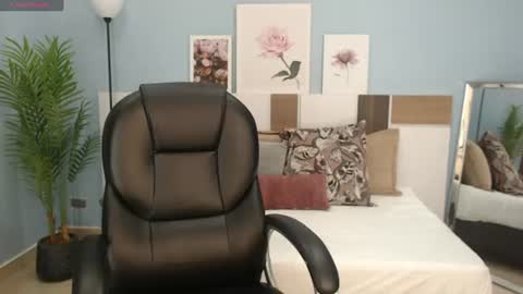 Snapshot of salome_veles chatting on 06.24.26 salome_veles online show from 06.24.26