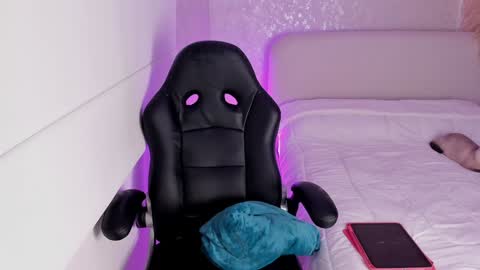 Snapshot of salomee_11 chatting on 12.15.24 salo online show from 12.15.24