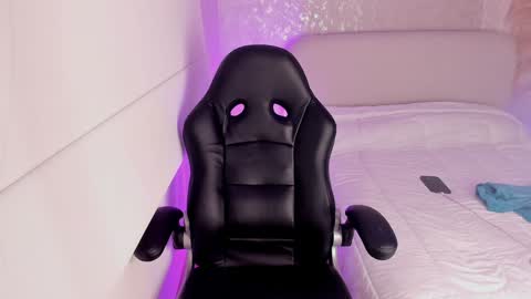 Snapshot of salomee_11 chatting on 12.17.24 salo online show from 12.17.24