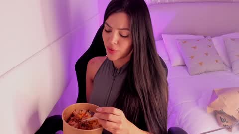 Snapshot of salomee_11 chatting on 01.12.25 salo online show from 01.12.25