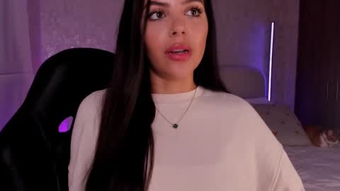 Snapshot of salomee_11 chatting on 02.19.25 salo online show from 02.19.25