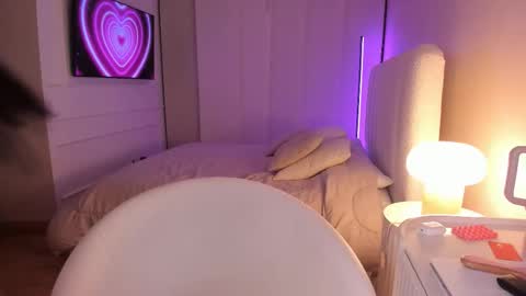 Snapshot of salomee_11 chatting on 10.16.25 salo online show from 10.16.25