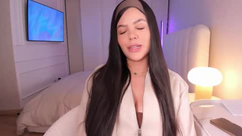 Snapshot of salomee_11 chatting on 10.29.25 salo online show from 10.29.25