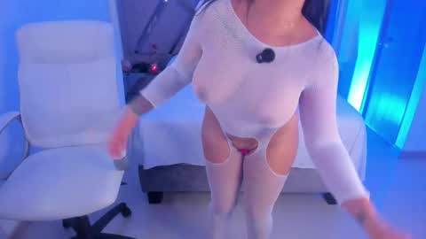 Snapshot of salommecruz01 chatting on 04.27.26 Salomme Cruz online show from 04.27.26