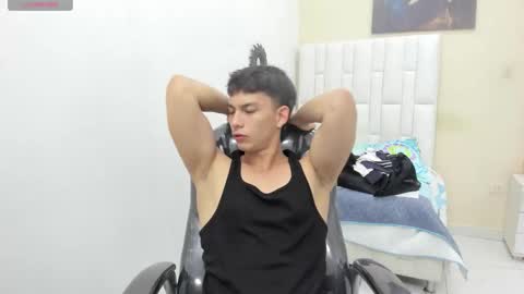 Snapshot of salvatore_27 chatting on 11.22.25 Salvatore online show from 11.22.25