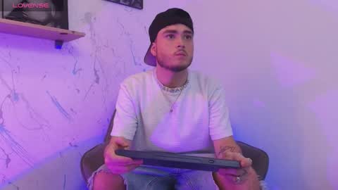 Snapshot of salvatore_muller chatting on 11.03.25 Salvatore  online show from 11.03.25