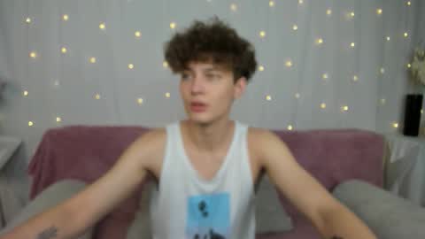 Snapshot of samanie_ chatting on 10.19.25 Sam online show from 10.19.25