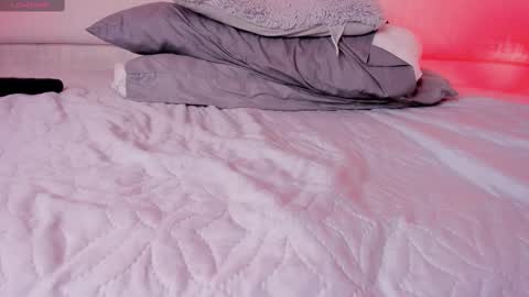 Samantha Beckham online show from 02.14.25