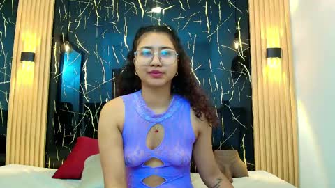 Snapshot of samantha_fox8 chatting on 05.01.26 online show from 05.01.26