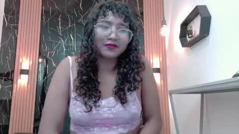 Snapshot of samantha_fox8 chatting on 06.01.26 online show from 06.01.26