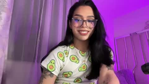 Snapshot of samanthabernardo_ chatting on 04.20.26 Samantha Bernardo online show from 04.20.26