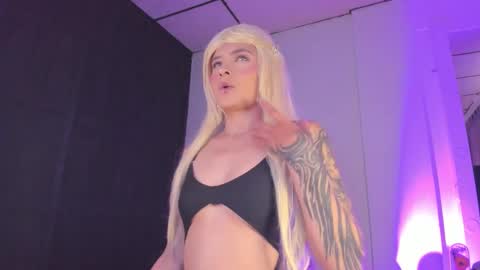 Snapshot of samanthawestx chatting on 10.27.25 Sam online show from 10.27.25