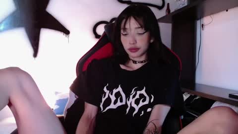 Snapshot of samantx chatting on 01.23.25 lil sam online show from 01.23.25