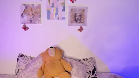 Samara is my name a pleasure delighted that you are here leave your thumb up it is important to me online show from 01.29.25