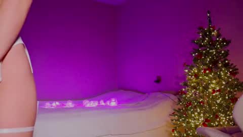 Snapshot of samdemia chatting on 12.20.24 Sam Demia online show from 12.20.24