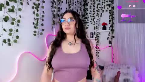Snapshot of samii_evans chatting on 07.04.26 samii evans online show from 07.04.26