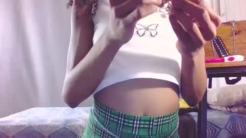 Snapshot of samisami132850 chatting on 10.23.25 KatyDoll online show from 10.23.25