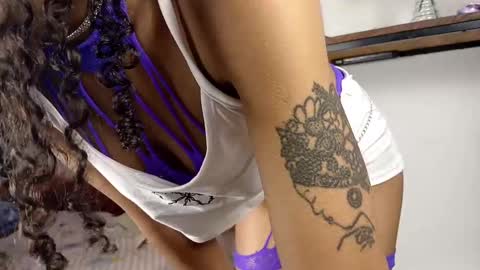 Snapshot of samisami132850 chatting on 11.10.25 KatyDoll online show from 11.10.25