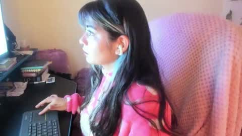   online show from 10.05.25