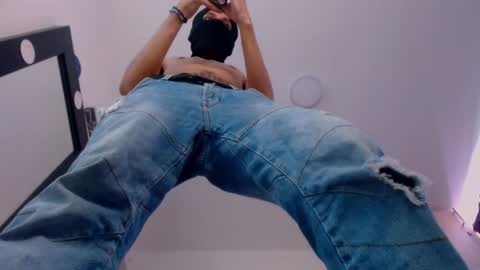 Snapshot of samuel_suarez chatting on 12.16.24 online show from 12.16.24